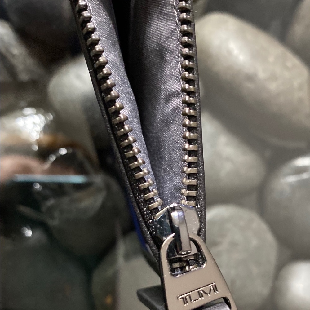 Tumi Vista Zip Card Case Keychain - Picture 7 of 10